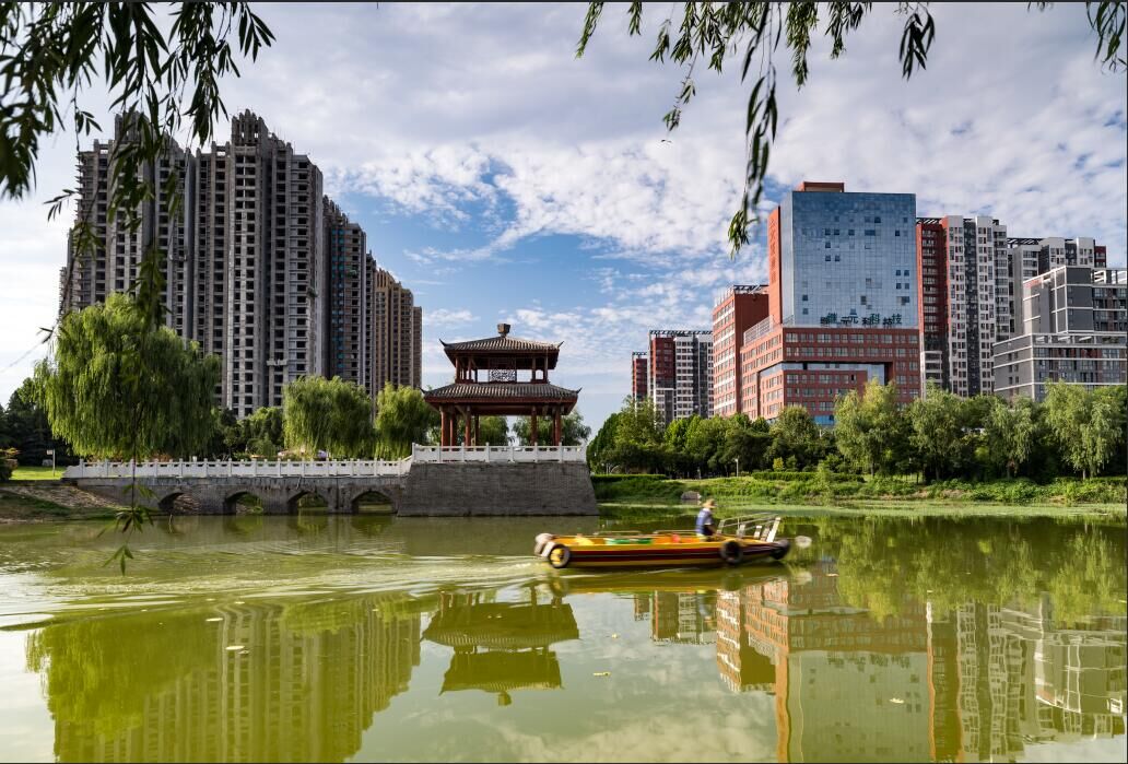 图片摄于许昌市运粮河公园.