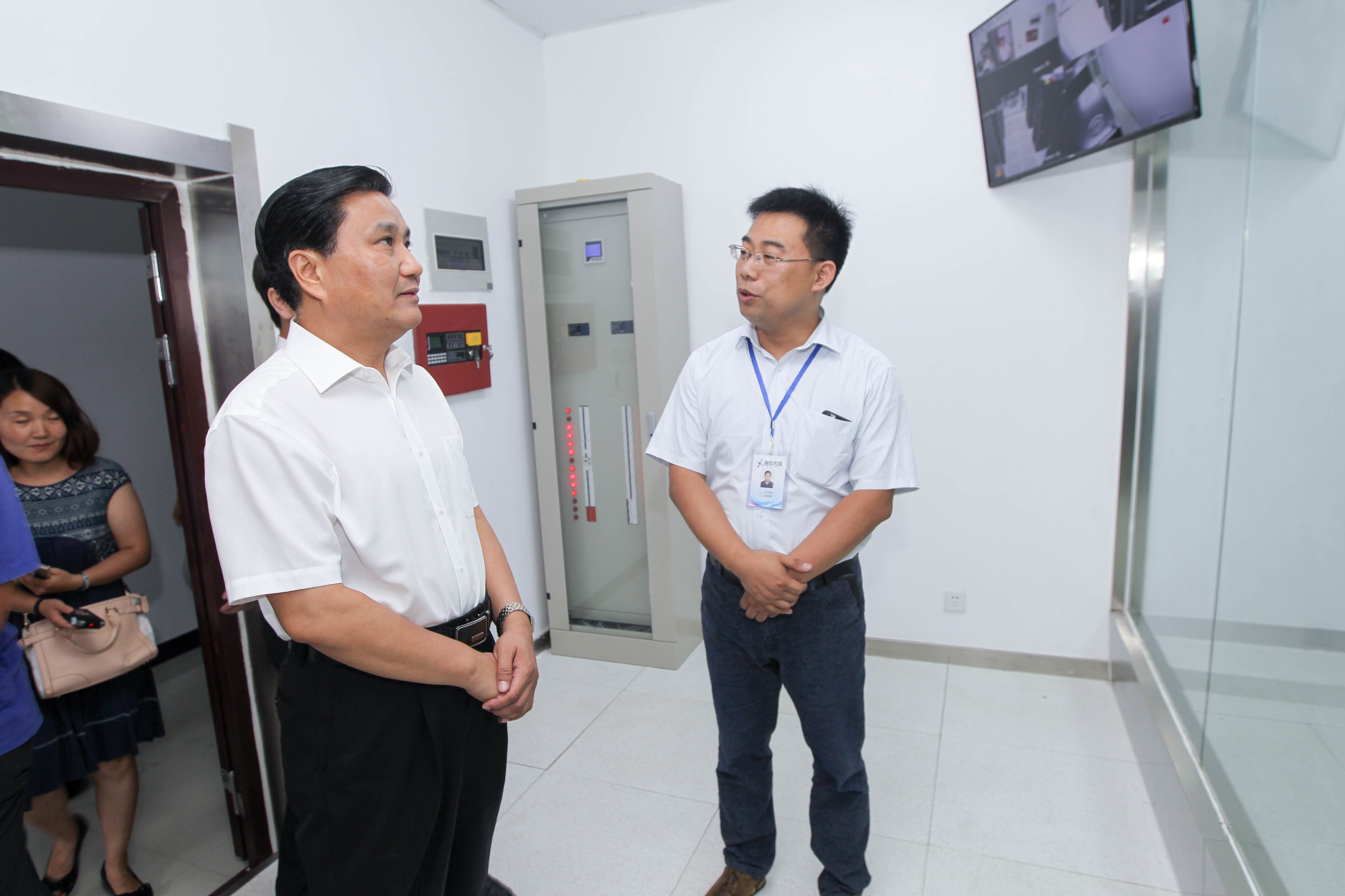 许昌网-市委书记武国定到许昌日报社调研