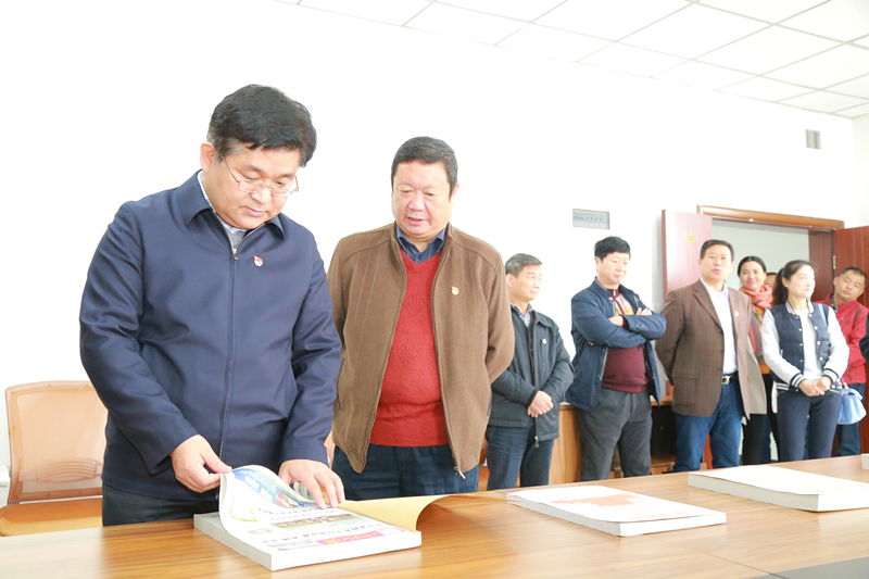 市委常委,宣传部部长徐相锋到许昌报业传媒集团调研