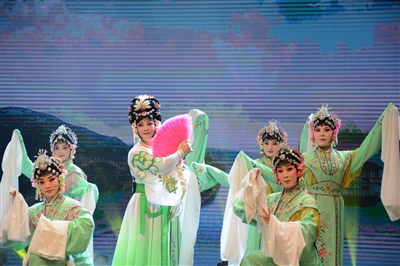 许昌网-日前,许昌桑派豫剧院揭牌成立,桑派艺术