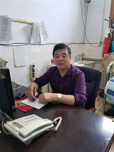 工作中的张万平