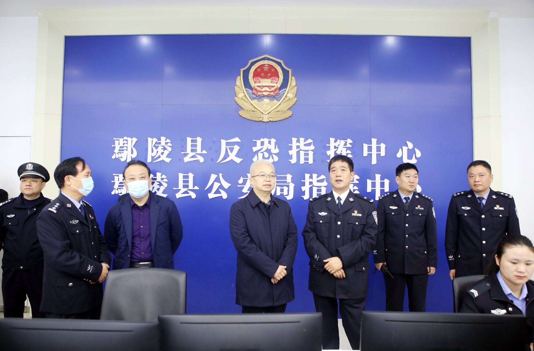 县公安局领导排名_公安局门口照片(3)