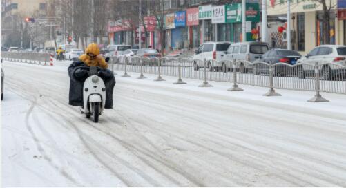 “豫雪”奋战 共抗冰雪