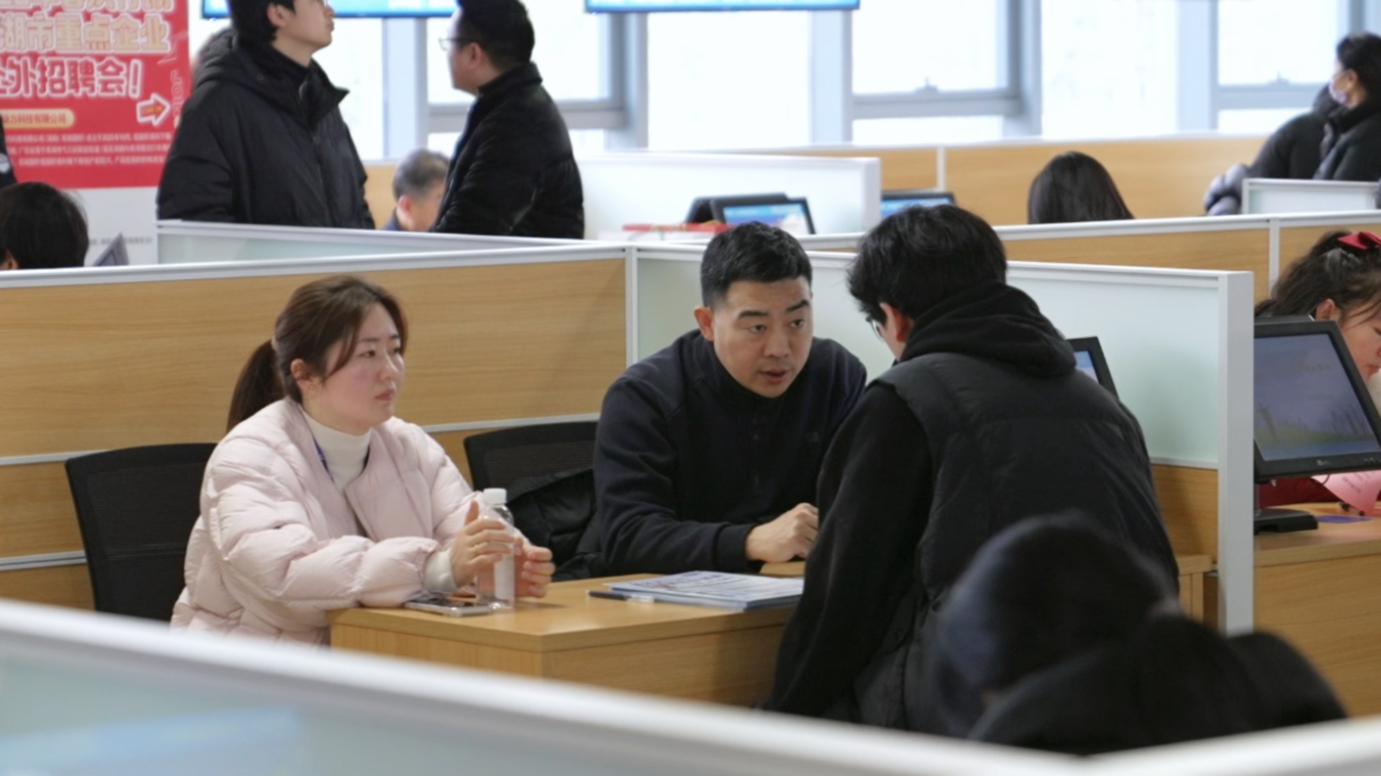 春风吹暖“就业路”