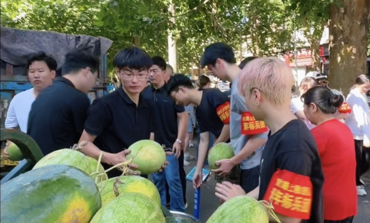 爱心顶“瓜瓜”